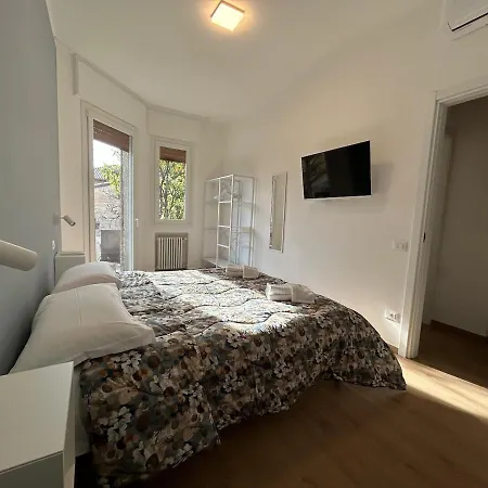 Campo Dei Fiori Free Parking And Wifi Apartament