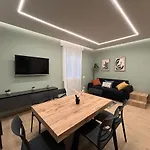 Campo Dei Fiori Free Parking And Wifi Apartment