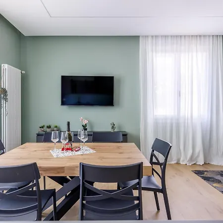 Campo Dei Fiori Free Parking And Wifi Apartment