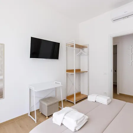 Campo Dei Fiori Free Parking And Wifi Apartment